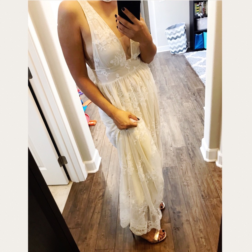 Last 1!! Beautiful nude lace deep v-neck gown - Picture 3 of 7